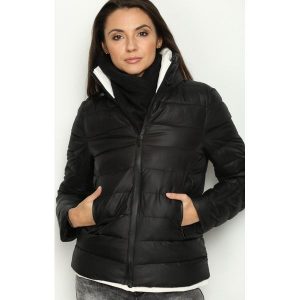 Czarna Kurtka Hold On Me. Czarne kurtki Born2be, na zimę. Za 109,99 zł.