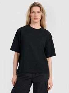 4F T-shirt oversize gładki damski - czarny L. Czarne t-shirty 4f, l, bez wzorów, z bawełny, bez kołnierzyka, bez ramiączek. W wyprzedaży za 39,99 zł.