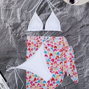 Zestaw bikini z pareo na plażę i basen Paca. Bikini Intica, bez wzorów, z tkaniny. W wyprzedaży za 149,00 zł.