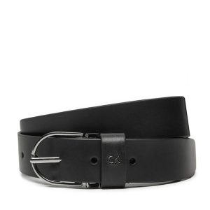 Pasek Damski Calvin Klein. Czarne paski Calvin Klein, bez wzorów. Za 129,99 zł.