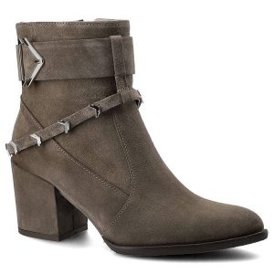 Botki damskie Karino, stabilny obcas ozdobne paski z metalowymi klamrami miękka cholewka dopasowana konstrukcja elegancki miejski styl, brązowe, 3588. Brązowe botki Karino, bez wzorów, ze skóry, bez obcasa, na obcasie, bez zapięcia. Za 289,00 zł.