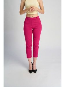 Marks & Spencer Spodnie chino w kolorze różowym rozmiar: 38. Różowe spodnie z wysokim stanem Marks & Spencer, bez wzorów, z podwyższonym stanem. Za 70,90 zł.