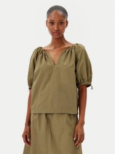 DKNY Bluzka P5BAFATG 311 Zielony Regular Fit. Zielone bluzki DKNY, l, bez wzorów, z syntetyku, bez kołnierzyka, bez ramiączek. Za 199,99 zł.