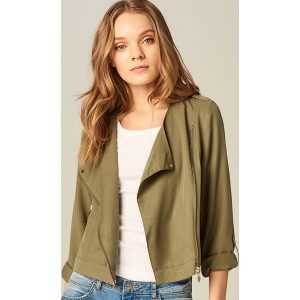 Krótka katana ramoneska - Khaki. Brązowe kurtki marki Mohito. W wyprzedaży za 99,99 zł.