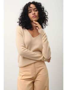 AUTHENTIC CASHMERE Kaszmirowy sweter "Galise" w kolorze beżowym rozmiar: XL. Brązowe swetry oversize AUTHENTIC CASHMERE, xl, bez wzorów, z kaszmiru, bez ramiączek. Za 326,99 zł.