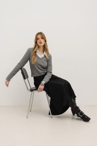 WEŁNIANY SWETER BETTY SZARY M - Flawless. Szare swetry klasyczne Flawless, l, z wełny, bez kołnierzyka. Za 413,00 zł.