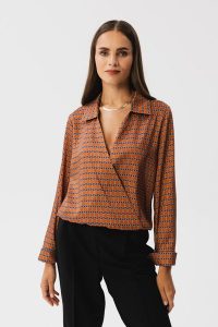 Elegancka Bluzka Kopertowa - Model 3. Białe bluzki MOE, l, bez wzorów, z materiału, eleganckie, bez kołnierzyka, bez ramiączek. Za 289,90 zł.