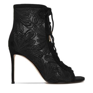 Szpilki Eva Minge. Czarne szpilki Eva Minge, bez wzorów, bez obcasa. Za 499,99 zł.