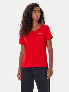 Mustang T-Shirt Alma 1016748 Czerwony Regular Fit. Czerwone t-shirty Mustang, l, bez wzorów, z bawełny, bez kołnierzyka, bez ramiączek. Za 69,99 zł.