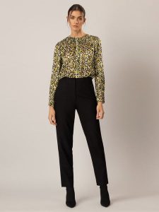 APART Spodnie w kolorze czarnym rozmiar: 40. Czarne spodnie z wysokim stanem Apart, bez wzorów, z materiału, z podwyższonym stanem. Za 170,95 zł.