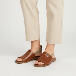 Sandały damskie Armodo, cholewka ze skóry naturalnej wsuwany fason elastyczna gumka z tyłu odkryte palce, brązowe, 40473. Brązowe sandały Armodo, bez wzorów, ze skóry, bez obcasa, na obcasie, bez zapięcia. Za 309,00 zł.