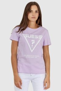 GUESS Fioletowy t-shirt damski z białym logo. Fioletowe t-shirty Guess, s, z aplikacjami, z bawełny, bez kołnierzyka, bez ramiączek. W wyprzedaży za 129,99 zł.