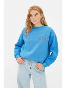 Trendyol Bluza w kolorze błękitnym rozmiar: XS. Niebieskie bluzy Trendyol, xs, bez wzorów, bez kaptura. Za 73,93 zł.