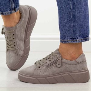 Taupe skórzane półbuty damskie na platformie Jezzi 18-18. Półbuty Jezzi, na jesień, bez wzorów, z jeansu, bez obcasa, na platformie, bez zapięcia. Za 249,00 zł.