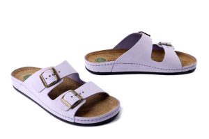 DR. BRINKMANN 700694-59 lila, klapki damskie. Fioletowe klapki Dr. Brinkmann, bez wzorów, ze skóry, bez obcasa. Za 211,92 zł.
