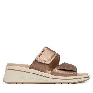 Klapki Caprice. Brązowe klapki Caprice, bez wzorów, bez obcasa. Za 299,99 zł.