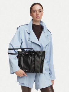 Steve Madden Torebka Bdandel 13002618 Czarny. Czarne torebki klasyczne Steve Madden, bez wzorów, ze skóry, bez dodatków. Za 559,99 zł.