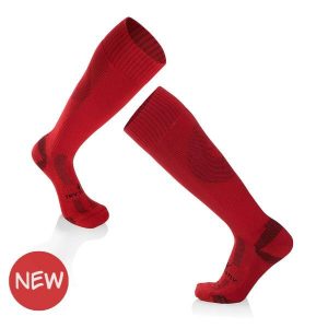 Skarpety piłkarskie 3/4 długości - czerwone. Czerwone skarpetki TRY TO FLY, bez wzorów. Za 69,10 zł.