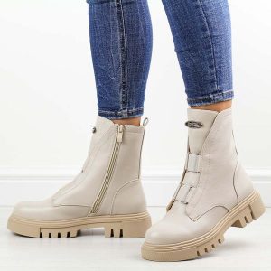 Beżowe botki damskie na traperze Jezzi 2150-19. Brązowe botki Jezzi, na jesień, bez wzorów, ze skóry, bez obcasa, bez zapięcia. Za 229,00 zł.