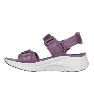 Sandały Skechers Model Arch Fit 2.0 Kolor Fioletowy. Fioletowe sandały Skechers, bez wzorów, z tkaniny, bez obcasa, bez zapięcia. Za 299,99 zł.