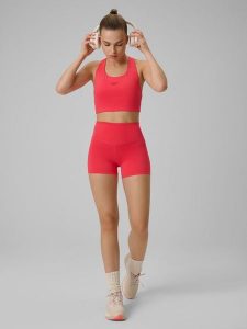 4F Legginsy krótkie treningowe damskie - czerwone XS. Czerwone legginsy 4f, bez wzorów, z podwyższonym stanem, krótkie. Za 79,99 zł.