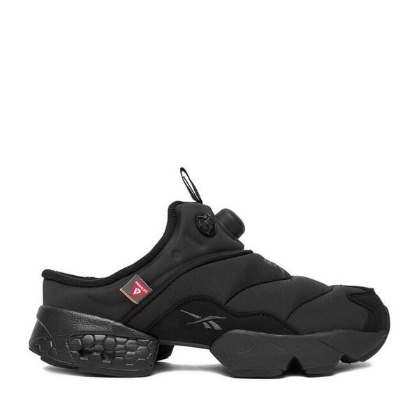 Klapki Reebok. Czarne klapki Reebok, bez wzorów, bez obcasa. Za 389,99 zł.