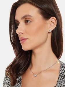 Guess Naszyjnik JUBN04 593JW Srebrny. Szare naszyjniki Guess, metalowe. Za 219,99 zł.