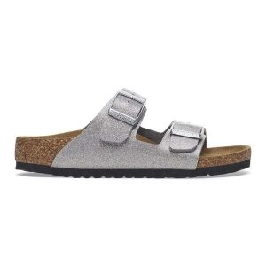 Klapki Birkenstock Arizona Bs 1029453 srebrny. Szare klapki bez wzorów, z materiału, z otwartym noskiem, bez obcasa. Za 436,24 zł.