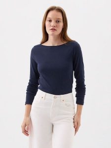 GAP Koszulka w kolorze granatowym rozmiar: XXL. Niebieskie bluzki GAP, xxl, bez wzorów, bez kołnierzyka, bez ramiączek. Za 74,63 zł.