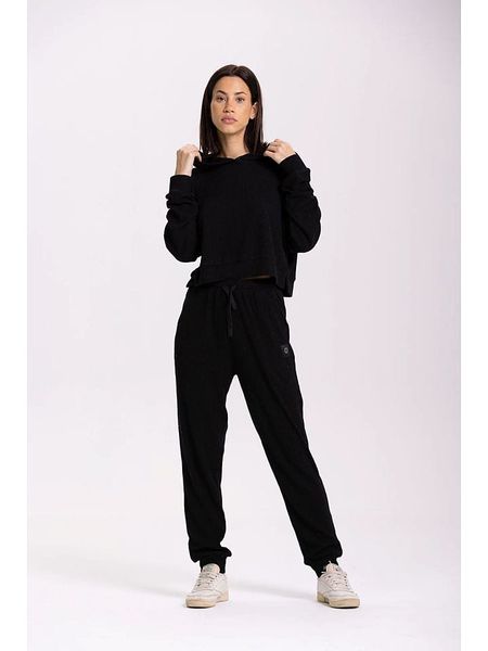 Onamaste Spodnie dresowe "Mika" w kolorze czarnym rozmiar: S/M. Czarne spodnie dresowe Onamaste, m, bez wzorów, z dresówki. Za 160,96 zł.