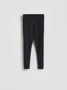 Bawełniane legginsy - czarny. Czarne legginsy Reserved, bez wzorów, z bawełny. Za 89,99 zł.