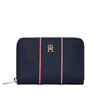 Portfel Tommy Hilfiger. Niebieskie portfele TOMMY HILFIGER, bez wzorów, z nylonu. Za 229,99 zł.