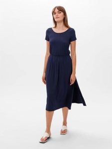 Les Lunes Sukienka "Hella" w kolorze granatowym rozmiar: L. Niebieskie sukienki Les Lunes, na co dzień, l, bez wzorów, bez kołnierzyka, bez ramiączek, midi, proste. Za 217,99 zł.