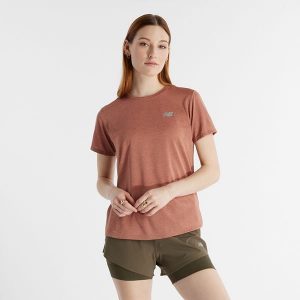 Koszulka damska New Balance WT41253SWA – brązowa. Brązowe bluzki New Balance, l, bez wzorów, z materiału, sportowe, bez kołnierzyka, bez ramiączek. Za 99,99 zł.