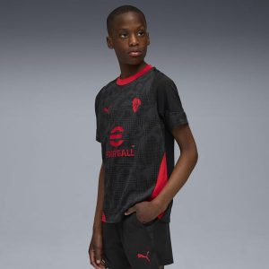 Młodzieżowa koszulka treningowa AC Milan PUMA Black For All Time Red. Czarna bluzki Puma, l, bez wzorów, młodzieżowe, bez kołnierzyka, bez ramiączek. Za 199,00 zł.