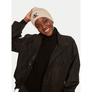 Czapka Calvin Klein. Brązowe czapki Calvin Klein, bez wzorów. Za 139,99 zł.