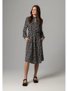 More & More Sukienka w kolorze biało-czarnym rozmiar: 40. Białe sukienki More & More, bez wzorów, bez kołnierzyka, bez ramiączek, midi. Za 169,26 zł.