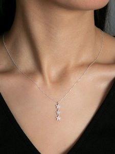 Lodie Silver Srebrny naszyjnik z zawieszką - dł. 43 cm rozmiar: onesize. Szare naszyjniki Lodie Silver, z cyrkonią, srebrne. Za 74,63 zł.