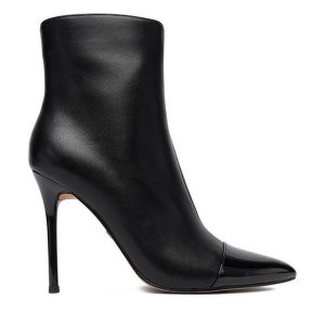 Botki Nine West. Czarne botki Nine West, bez wzorów, bez obcasa, na szpilce, bez zapięcia. Za 239,99 zł.