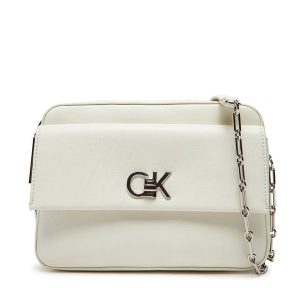 Torebka Calvin Klein. Czerwone listonoszki Calvin Klein, bez wzorów, bez dodatków. Za 429,99 zł.
