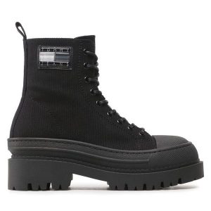Botki Tommy Hilfiger. Czarne botki TOMMY HILFIGER, bez wzorów, bez obcasa, na płaskiej podeszwie, bez zapięcia. Za 379,99 zł.