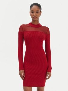 Guess Sukienka dzianinowa W6RK98 Z2YJ2 Czerwony Slim Fit. Czerwone sukienki Guess, xl, z aplikacjami, z dzianiny, bez kołnierzyka, bez ramiączek. Za 529,99 zł.