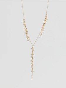 Naszyjnik z zawieszkami - biały. Białe naszyjniki Reserved. Za 59,99 zł.