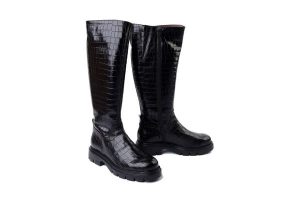 WONDERS A-4304 negro, kozaki damskie. Czarne kozaki Wonders, bez wzorów, bez obcasa, bez zapięcia. Za 790,42 zł.