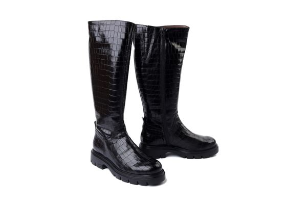 WONDERS A-4304 negro, kozaki damskie. Czarne kozaki Wonders, bez wzorów, bez obcasa, bez zapięcia. Za 790,42 zł.