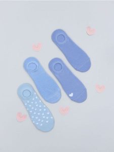 Skarpetki stopki 4 pack - błękitny. Niebieskie skarpetki Sinsay, bez wzorów. Za 15,99 zł.