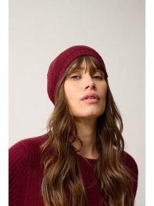 Perfect Cashmere Kaszmirowa czapka "Signy" w kolorze bordowym rozmiar: onesize. Czerwone czapki Perfect Cashmere, bez wzorów, z kaszmiru. Za 98,95 zł.