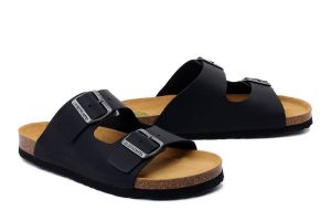 DR. BRINKMANN 600390-1 schwarz, klapki profilaktyczne damskie. Czarne klapki Dr. Brinkmann, bez wzorów, ze skóry, bez obcasa. Za 284,90 zł.