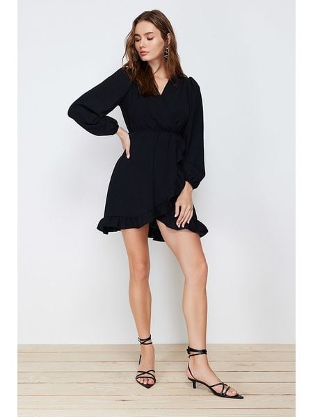 Trendyol Sukienka w kolorze czarnym rozmiar: 40. Czarne sukienki Trendyol, na imprezę, bez wzorów, z wiskozy, bez kołnierzyka, bez ramiączek, mini. Za 48,16 zł.