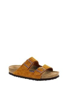 Birkenstock Skórzane klapki "Arizona" w kolorze jasnobrązowym rozmiar: 39. Brązowe klapki Birkenstock, bez wzorów, z otwartym noskiem, bez obcasa. Za 409,95 zł.